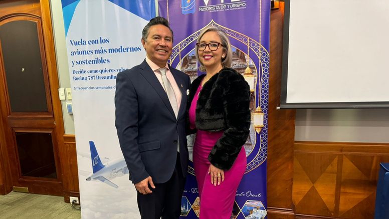 Pablo Posso, gerente comercial de Viajes y Destinos y VYD Mayorista; Elizabeth Alarcón, gerente general de Viajes y Destinos y VYD Mayorista.