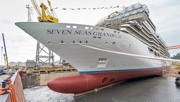 Regent Seven Seas y la constructora de barcos Fincantieri realizaron la flotación del nuevo crucero Seven Seas Grandeur.