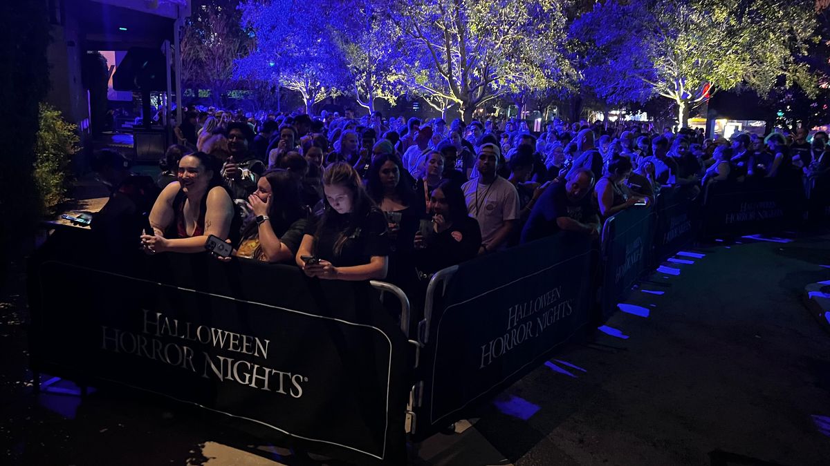 Universal Destinations & Experiences: Alta cantidad de público acudió a la primera noche de la temporada de HHN.
