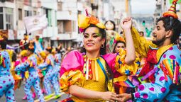 El desfile principal del Festival de la Fruta y de las Flores, en Ambato, constituye una de las actividades más populares del Carnaval. 