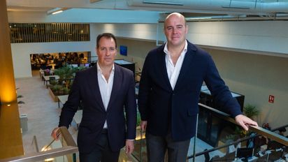 Jorge Espinós y Guillermo Espinós en las nuevas oficinas de VB Group en Madrid