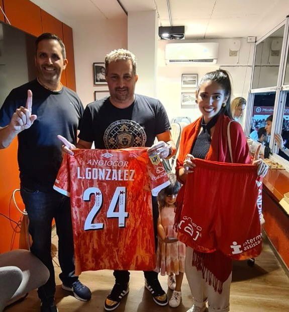 Representantes de Intermac Assistance junto con Cristian Malaspina, presidente dela Asociación Atlética Argentinos Juniors.