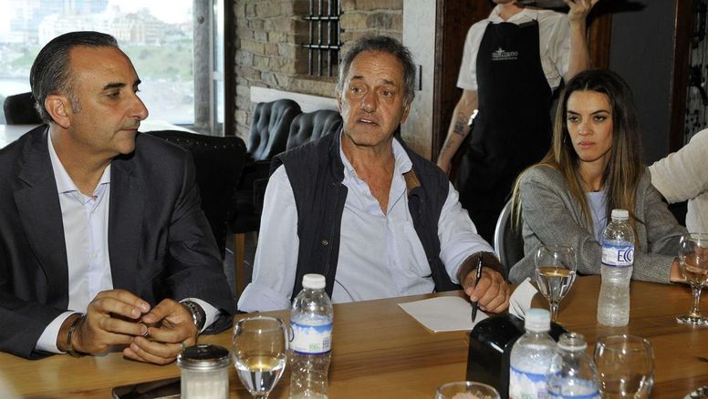 Daniel Scioli afirmó que no privatizará el turismo social, pero crecen las especulaciones sobre el futuro del turismo Social en Argentina. Las&nbsp;Unidades Turísticas de Chapadmalal y Embalse en la mira de los privados.