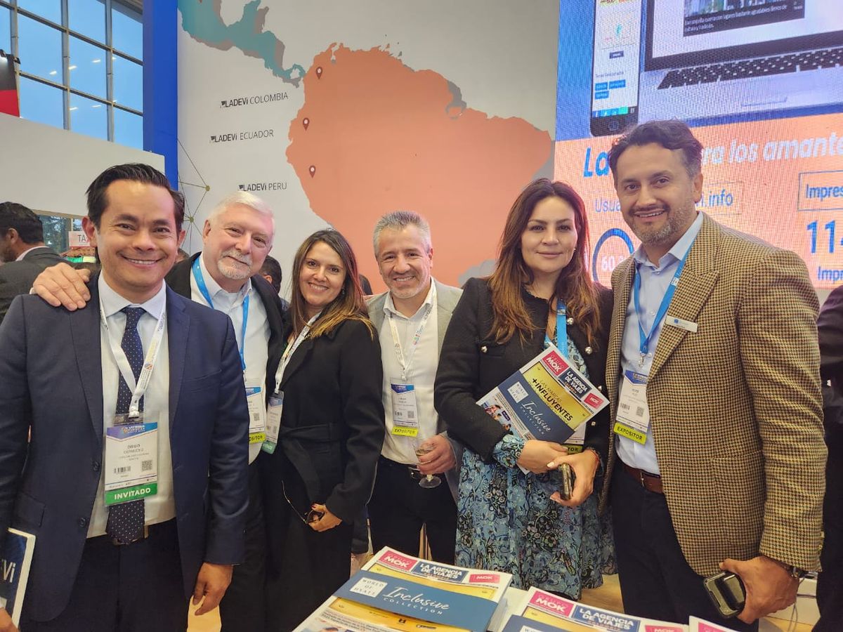 La Agencia de Viajes está cumpliendo 20 años en Colombia y para celebrarlo brinda con clientes y amigos en su stand en la Vitrina Turística Anato 2023.