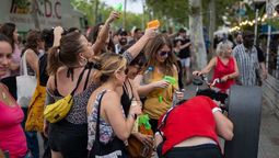 Con más de 12 millones de visitantes en 2023, Barcelona ha sido históricamente uno de los epicentros de la discusión de turismofobia. 