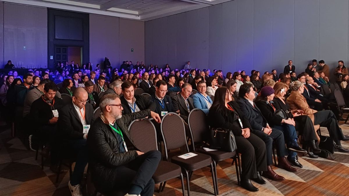 Asistencia en charla inaugural de la BTE 2025. 