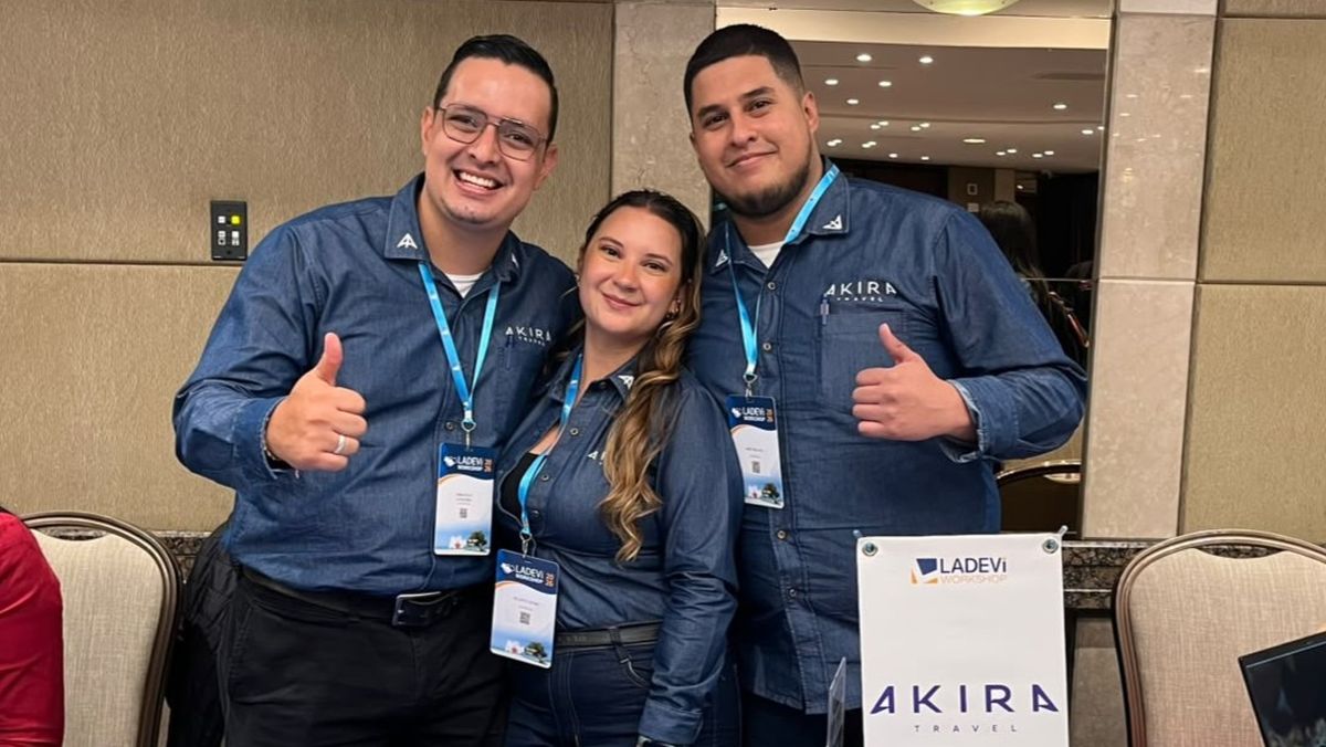 Sebastián Góngora, Juliet Castro y José Polanía, de Akira Travel, durante el Ladevi Workshop Colombia 2026-2.