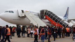 El Airbus A330/200 de Boliviana de Aviación, detenido en la plataforma del aeropuerto de Viru Viru, en Santa Cruz de la Sierra.
