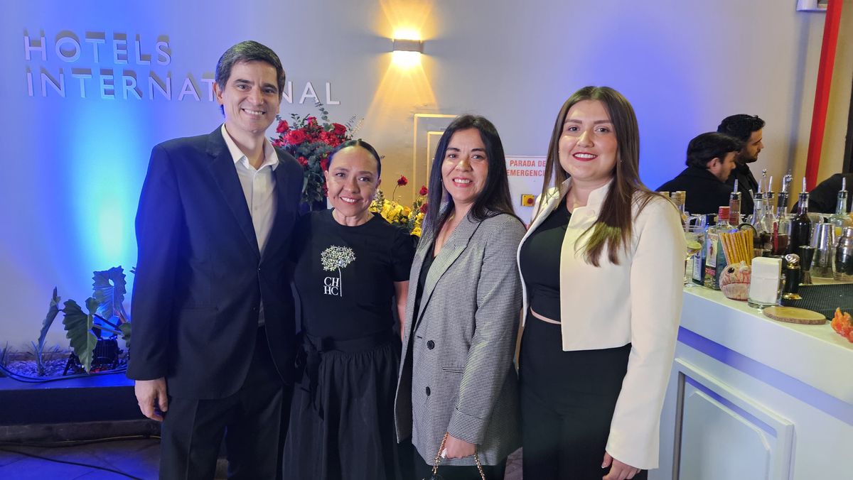 Carlos Revoredo, Tania Martinez, Adriana Chávez y Catalina Londoño.