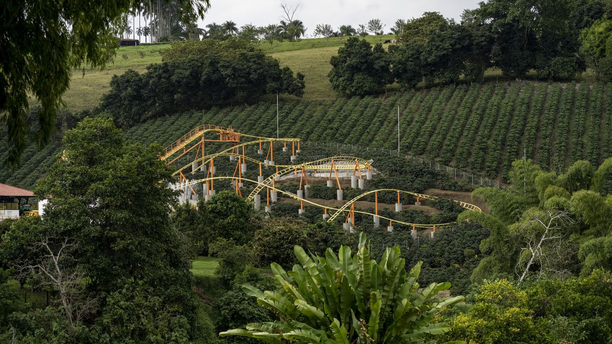 El Quindío sorprende con su riqueza natural y cultural, ofreciendo experiencias únicas en parques temáticos que celebran la vida cafetera y rural.