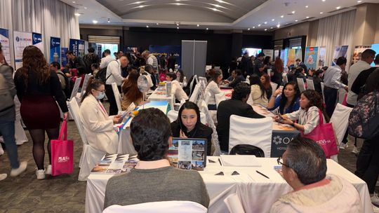 Expositores y agentes de viajes en Ladevi Workshop en Quito.