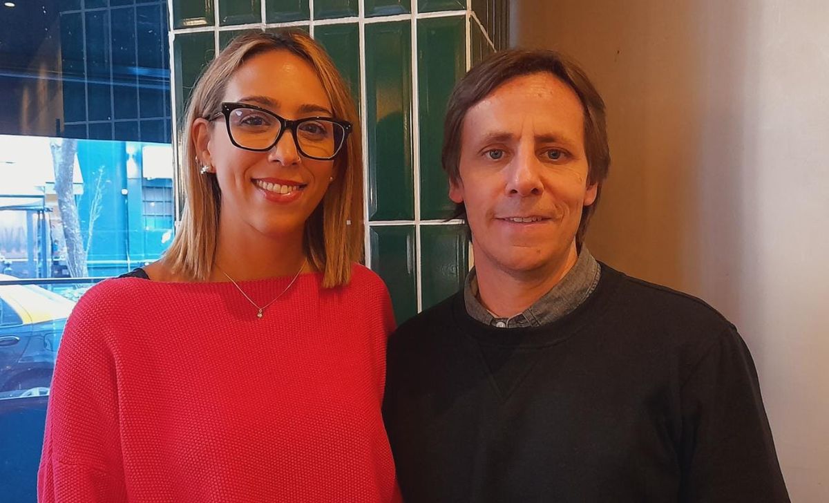 Jennifer Gil, directora de Cuentas de Aspen Snowmass para Latinoamérica, junto a Patricio Larreategui, gerente de Ventas de Routelle Viajes.
