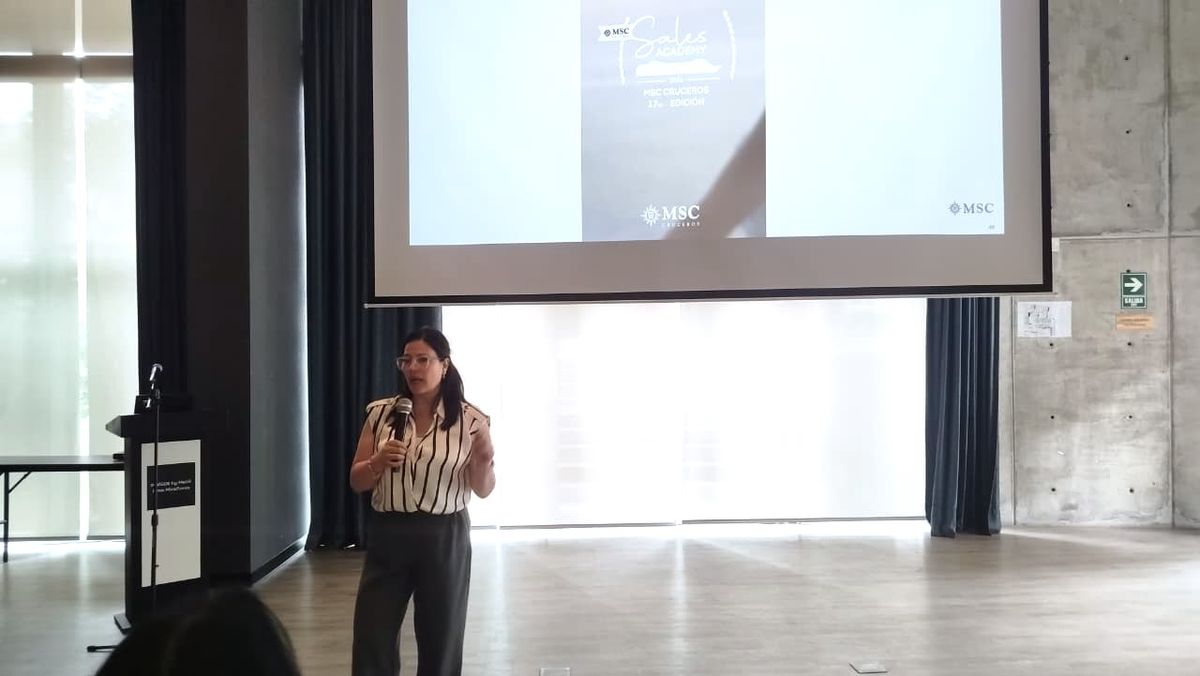 Karem Nova, exponiendo las novedades de MSC Cruceros.