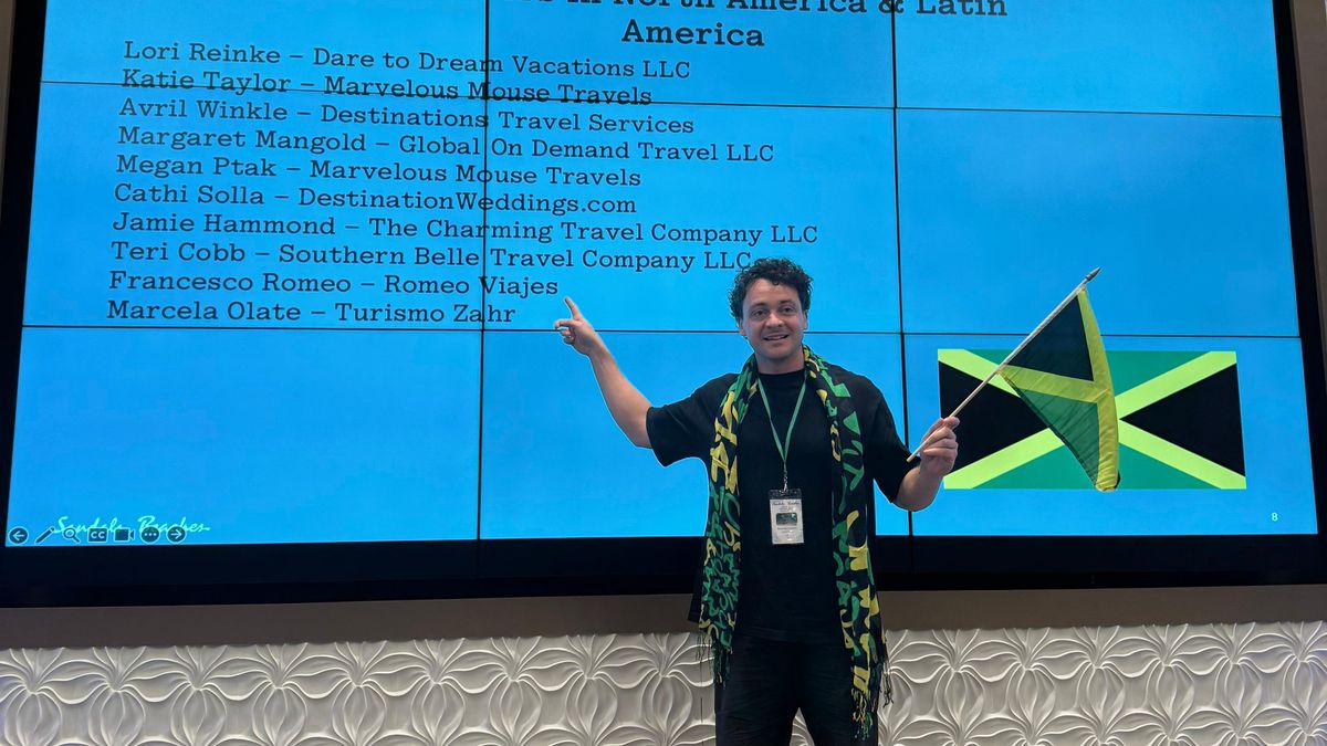 Francisco Romeo, de Romeo Viajes, distinguido por su labor comercial por Sandals.