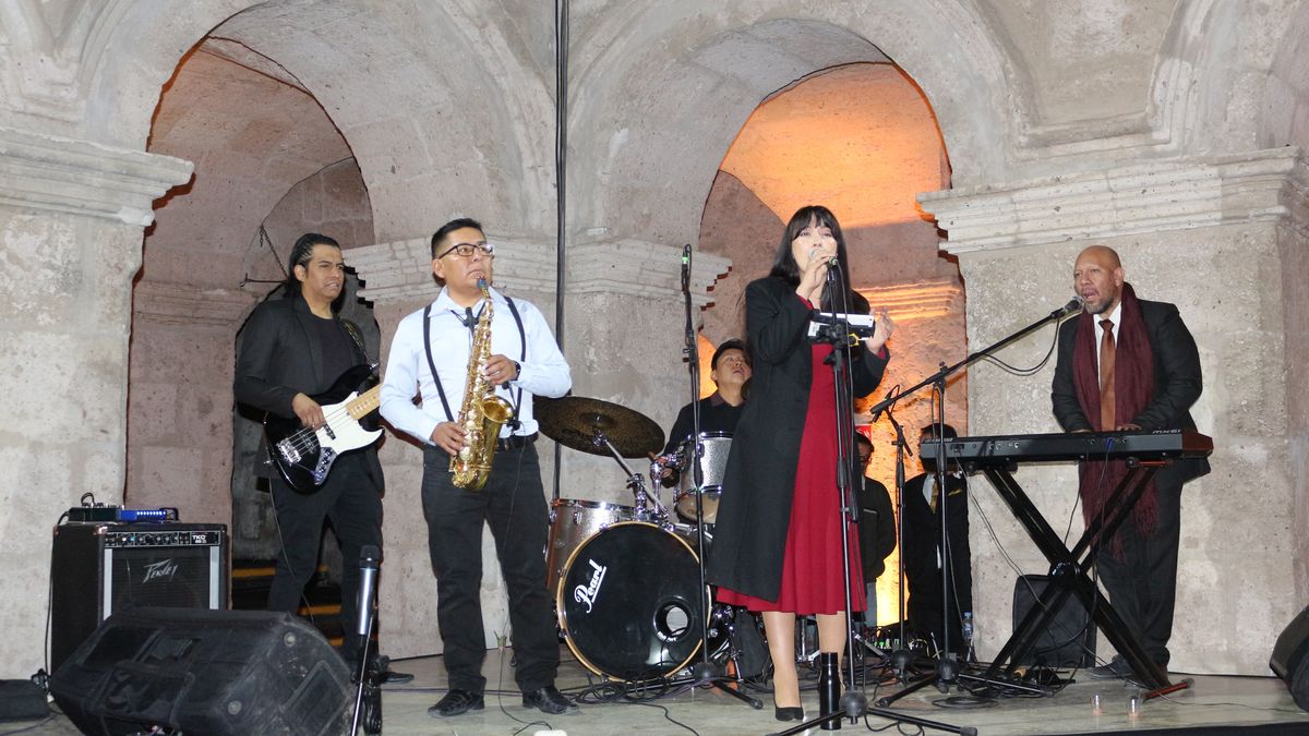 La velada cerró con música del momento para amenizar el ambiente.