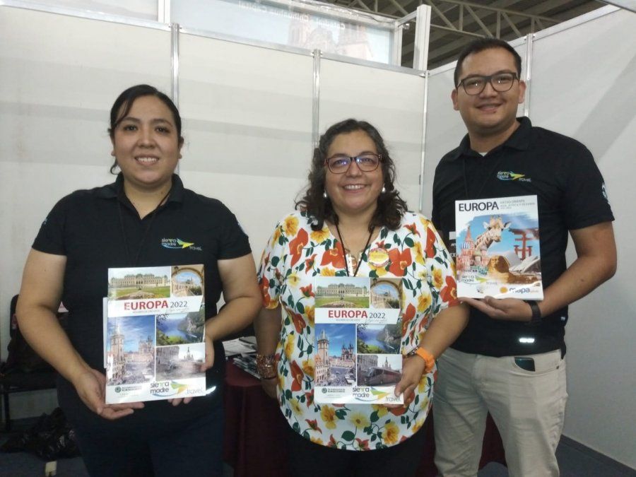 Maria Inés Garin y Norma Garin, del equipo de operaciones; y Abraham Garín, gerente.