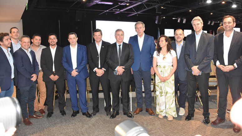 Durante la 230º Reunión de Consejo Directivo yAsambleas Extraordinaria y Ordinaria, se renovó parte del Consejo Directivo ydel Comité Ejecutivo de Fehgra.