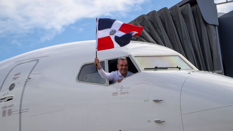 El primer avión de Arajet fue recibido por el presidente de República Dominicana, Luis Abinader, en marzo de 2022.