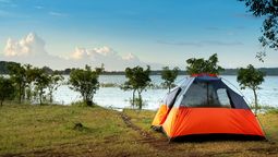 altText(Escapadas de Santiago: conoce los mejores campings para disfrutar de la naturaleza en la Región Metropolitana)}