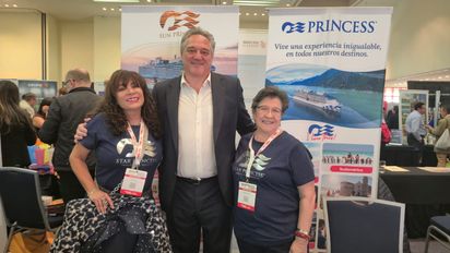 Representantes de Princess Cruises en EPTU, junto a Adrián González.