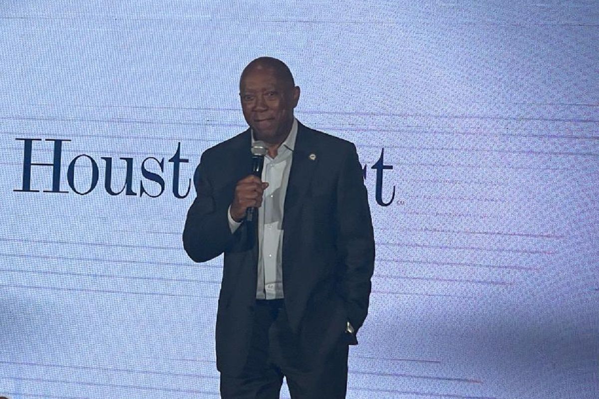 El alcalde de Houston, Sylvester Turner.