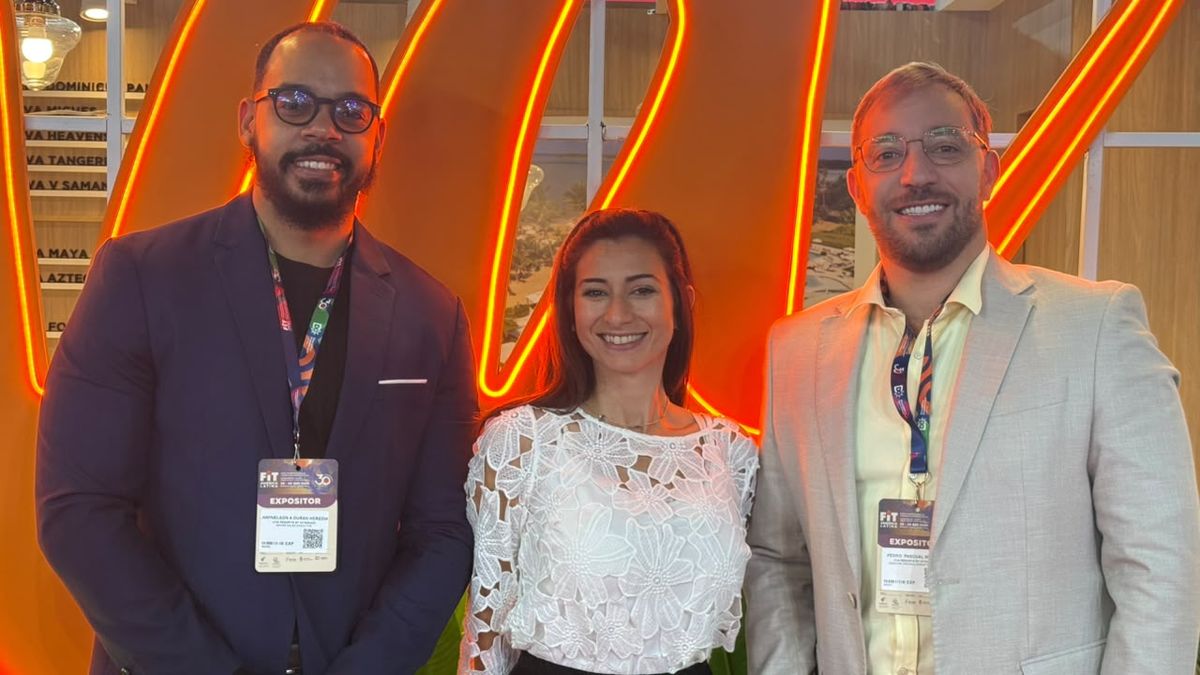 Viva Resorts by Wyndham: Lhaynelson Adrián Durán Herediade, ejecutivo de Ventas senior; Viviana Cuomo, gerente regional de Ventas Sudamérica; y Pedro Pascual, director de Ventas y Marketing para Latinoamérica.