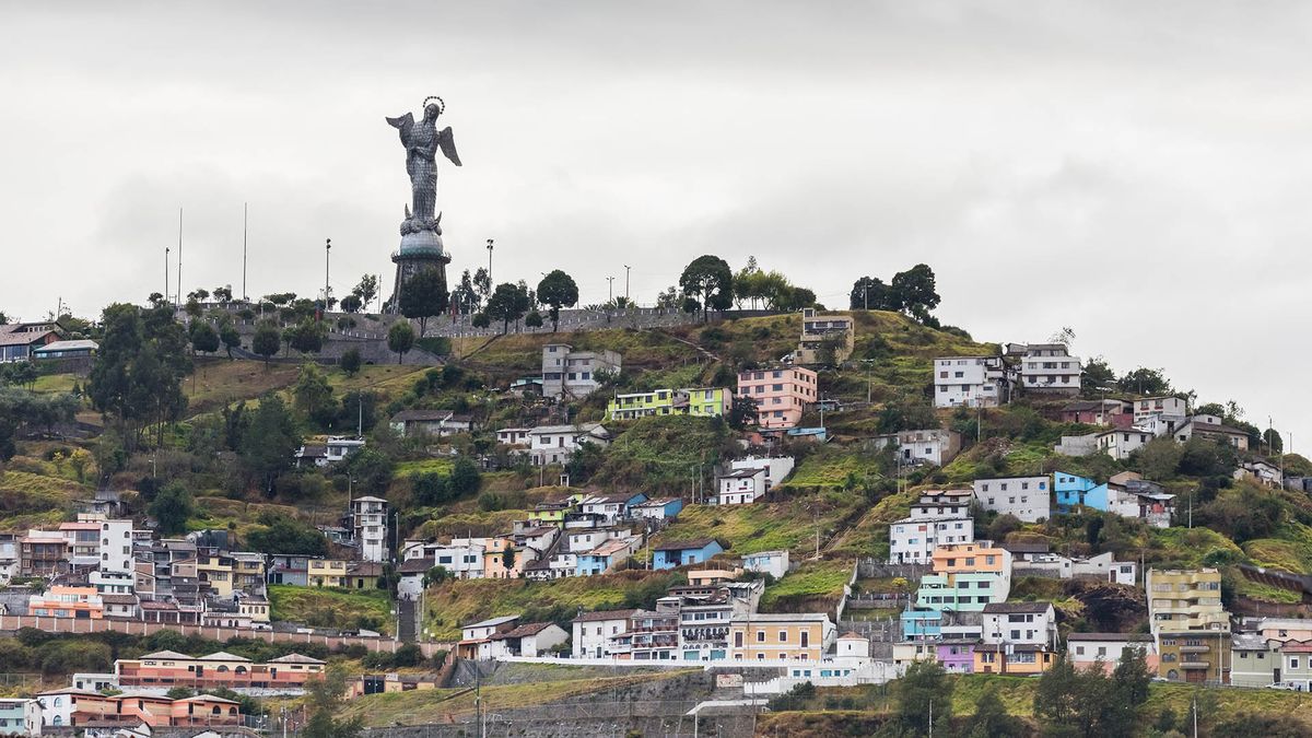 El proyecto de teleférico en el Panecillo, uno de los sitios turísticos emblemáticos de Quito, está lejos de concretarse. - Ladevi Medios y Soluciones El proyecto de teleférico en el Panecillo, uno de los sitios turísticos emblemáticos de Quito, está lejos de concretarse.