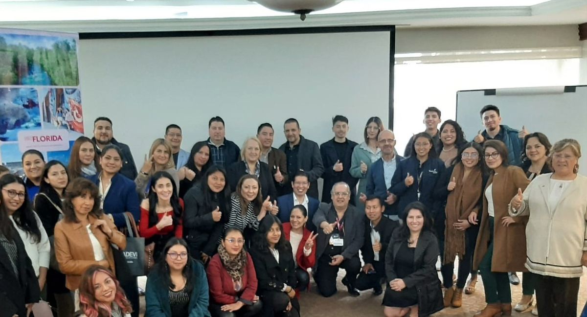 Un nutrido grupo de agentes de viajes asistieron a la capacitación de Visit Florida. - Ladevi Medios y Soluciones Un nutrido grupo de agentes de viajes asistieron a la capacitación de Visit Florida.