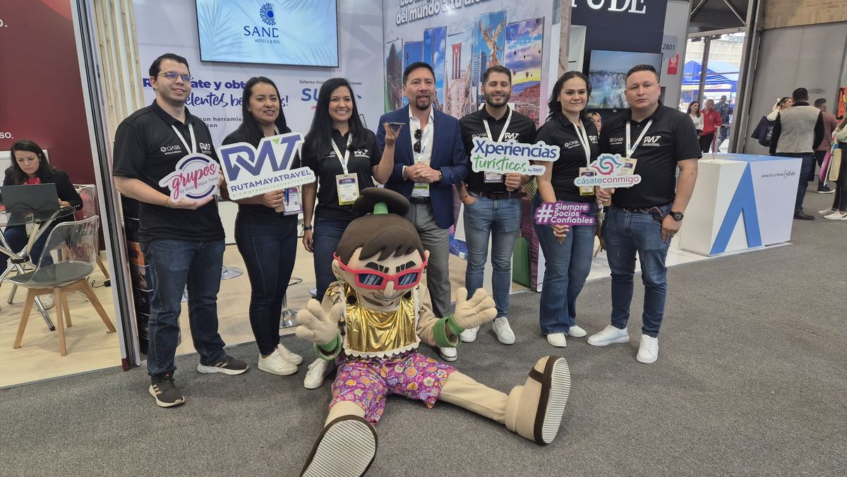 Equipo de Ruta Maya Travel en el marco de la Vitrina Turística Anato. 
