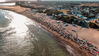 Verano: la Costa Atlántica en la provincia de Buenos Aires tiene un paraíso playero que es perfecto para relajarse y disfrutar de la naturaleza.