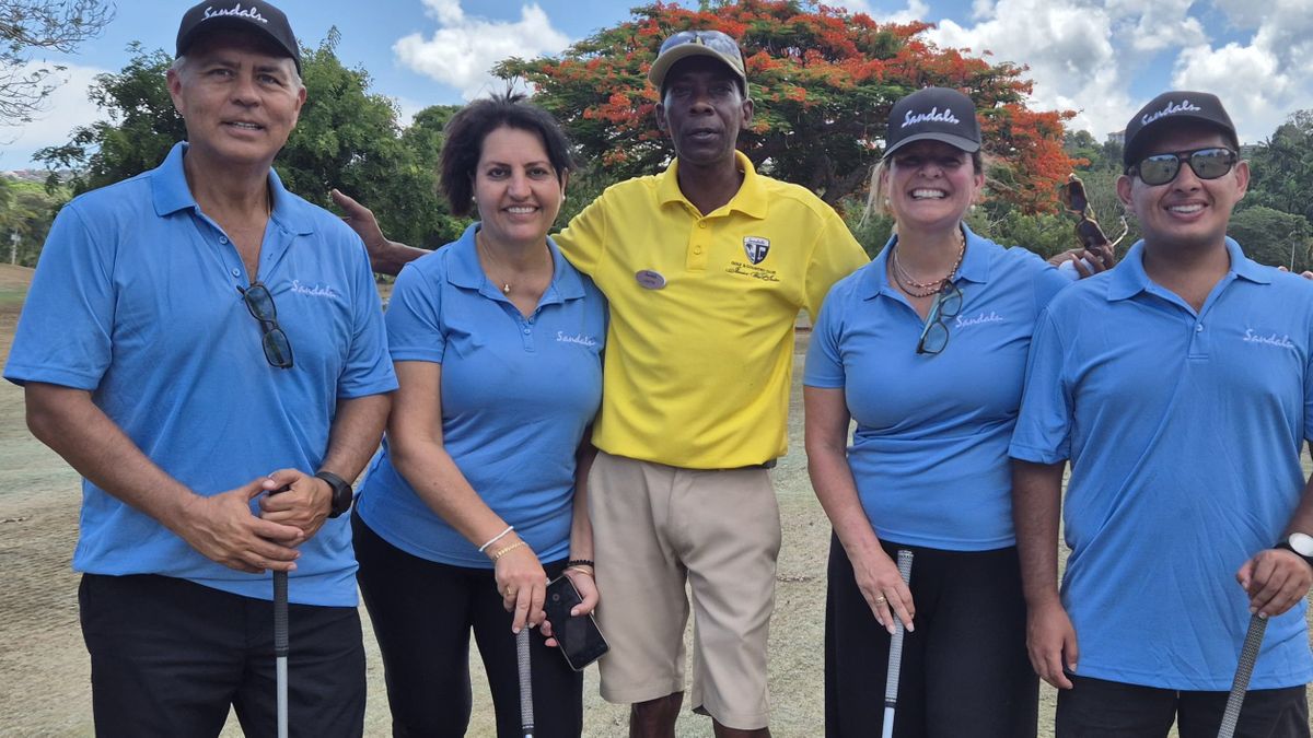Equipo Perú en el 11° Torneo de Golf para Agentes de Viajes de América Latina de Sandals, conformado por: Ramón Javier, Nawal Mubarak, Carla Carty y Roberto Santivañez.