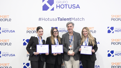 Algunos de los ganadores del X Talent Match del Grupo Hotusa.