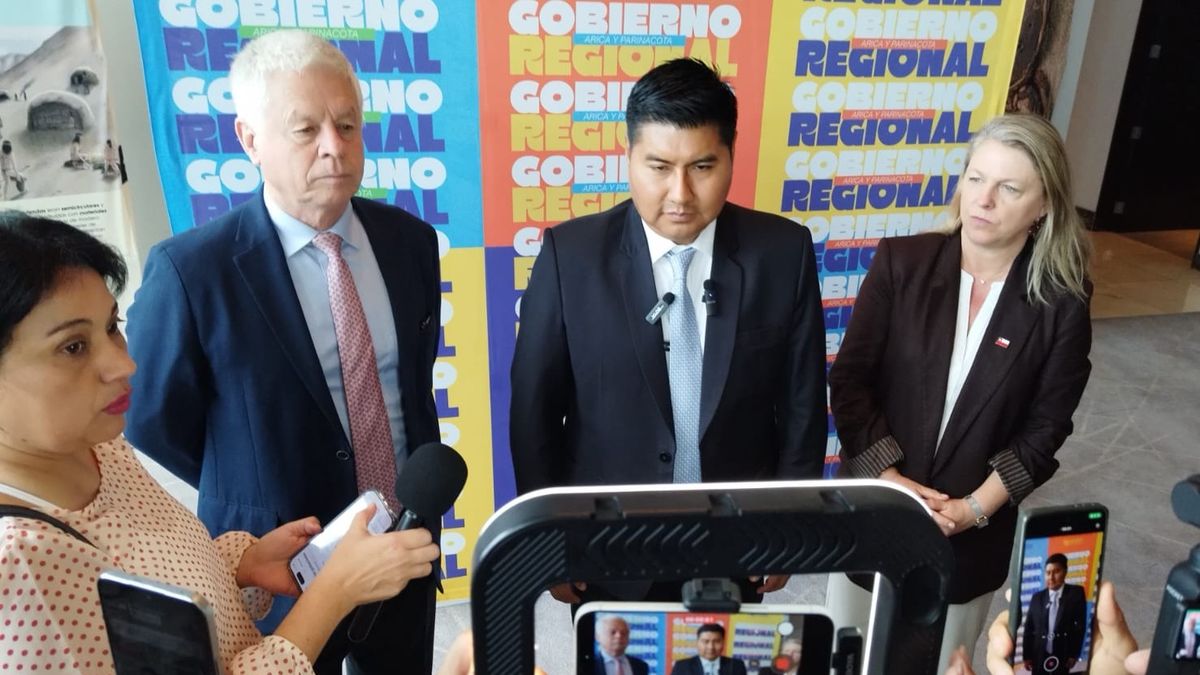 Se encuentran presentes en el punto de prensa de la Subsecretaría de Turismo el presidente de Folatu, Guillermo Correa, y el Gobernador Regional de Arica y Parinacota, Diego Paco Mamani.