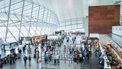 Agencias de viajes señalaron que más de 6.000 pasajes de Uruguay a Argentina están en incertidumbre ante el conflicto de Aerolíneas Argentinas.