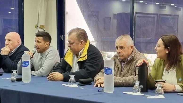 Sindicatos aeronáuticos ratificaron su plan de lucha para recomponer los salarios atrasados en un 70%. Seguirán las Asambleas, y habrá demoras y cancelaciones de vuelos por el conflicto gremial.