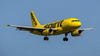Pasajeros enfrentan cancelaciones tras la suspensión de Spirit Airlines.