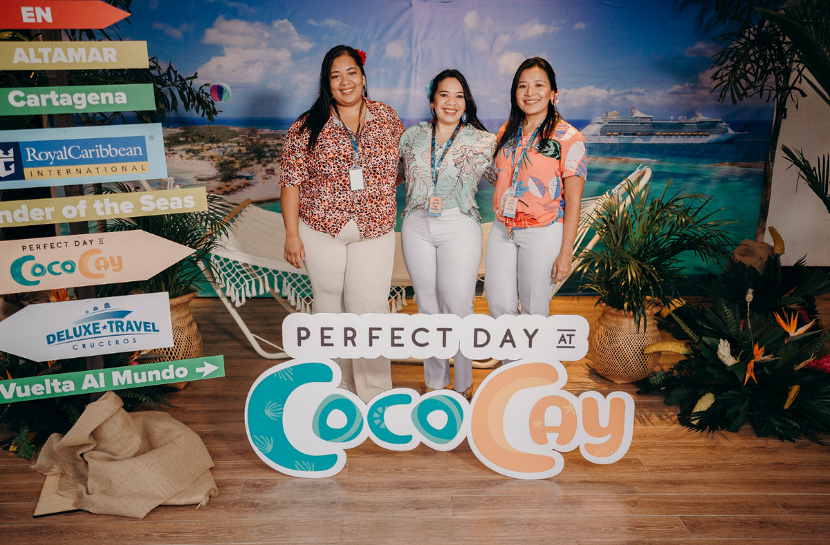 Deluxe Travel festejando el regreso de Royal Caribbean.