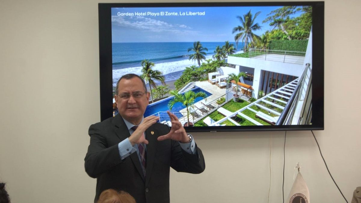 Pablo Caballero, embajador de El Salvador en el Per&uacute;.