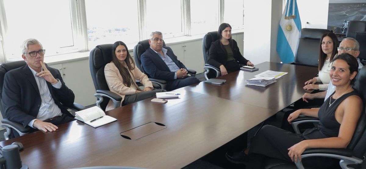 La SecTur encabezó una reunión con el BICE por la liquidación del Fideicomiso de turismo estudiantil.