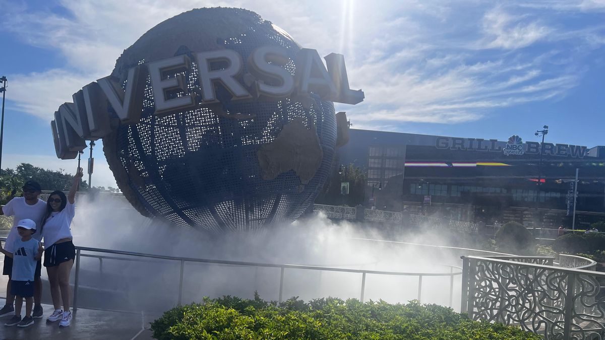 Universal Destinations & Experiences: La foto con la esfera Universal de fondo es una postal infaltable para todos los visitantes. Universal Destinations & Experiences: La foto con la esfera Universal de fondo es una postal infaltable para todos los visitantes.