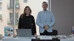 Meicy Díaz, directora comercial para los hoteles Hodelpa y Mauricio Polanco, gerente para Sudamérica de Hodelpa.
