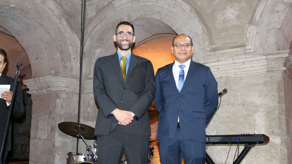 Luis Álvarez, subdirector de PromPerú y Enrique Santana, presidente de AVIT.