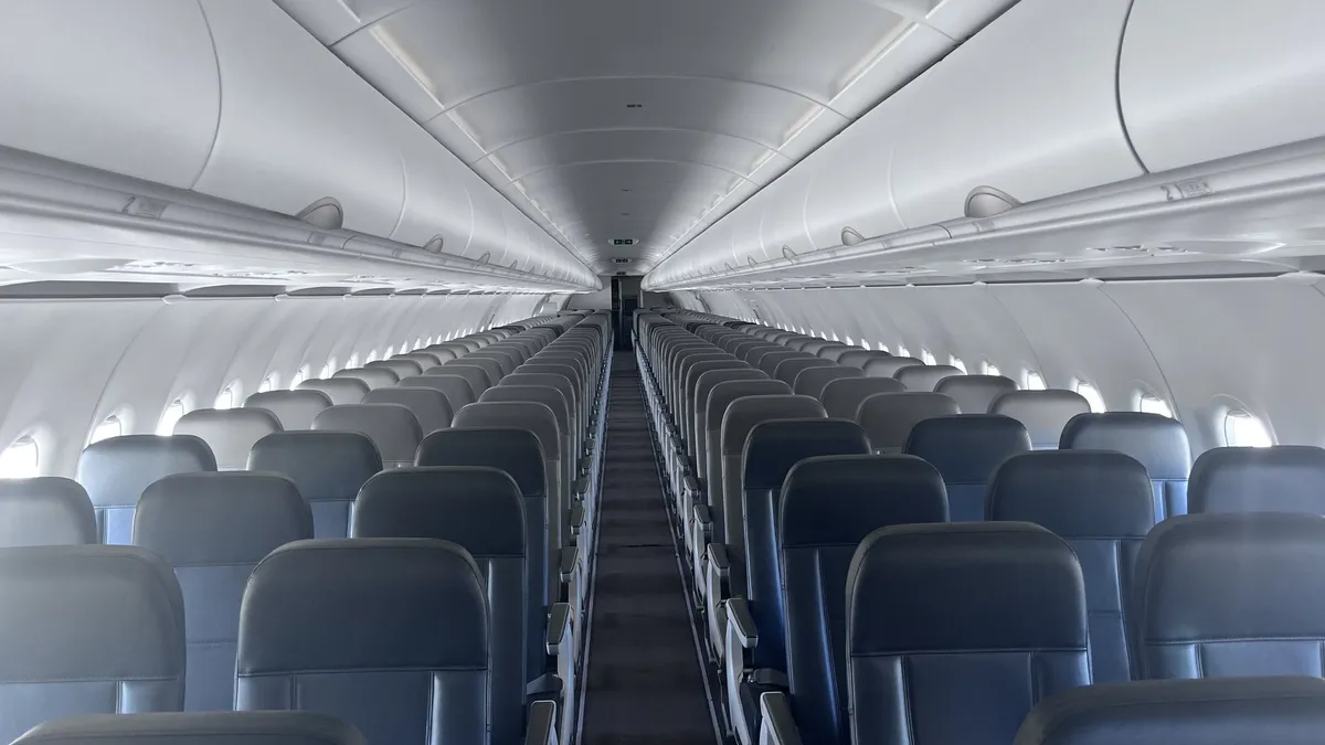 Las autoridades de JetSmart proyectan alcanzar los 100 millones de pasajeros y una operación de 120 aviones para 2030.