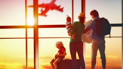 Restricciones: la Dirección Nacional de Migraciones desaconsejó los viajes al exterior.