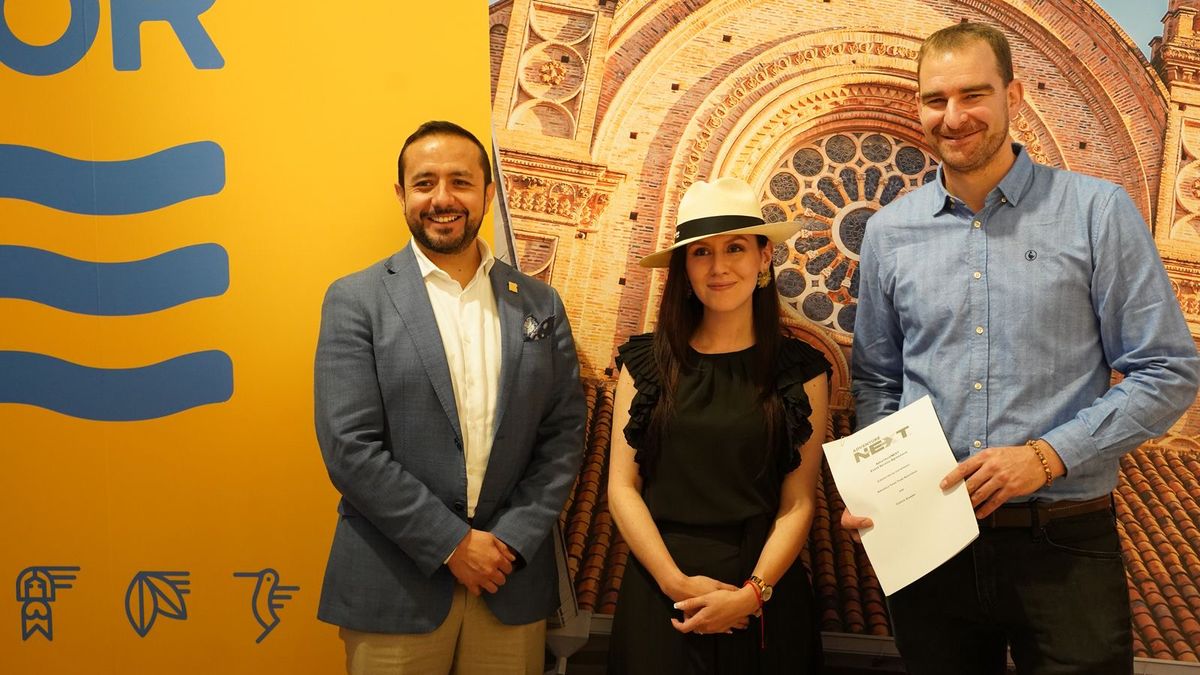 Santiago Granda, subsecretario de Promoción del Ministerio de Turismo; Lorena Guillén, directora de Fundación Municipal Turismo para Cuenca; y Nicolás Caram, vicepresidente para América Latina de ATTA, entidad que organiza el AdventureNEXT. - Ladevi Medios y Soluciones Santiago Granda, subsecretario de Promoción del Ministerio de Turismo; Lorena Guillén, directora de Fundación Municipal Turismo para Cuenca; y Nicolás Caram, vicepresidente para América Latina de ATTA, entidad que organiza el AdventureNEXT.