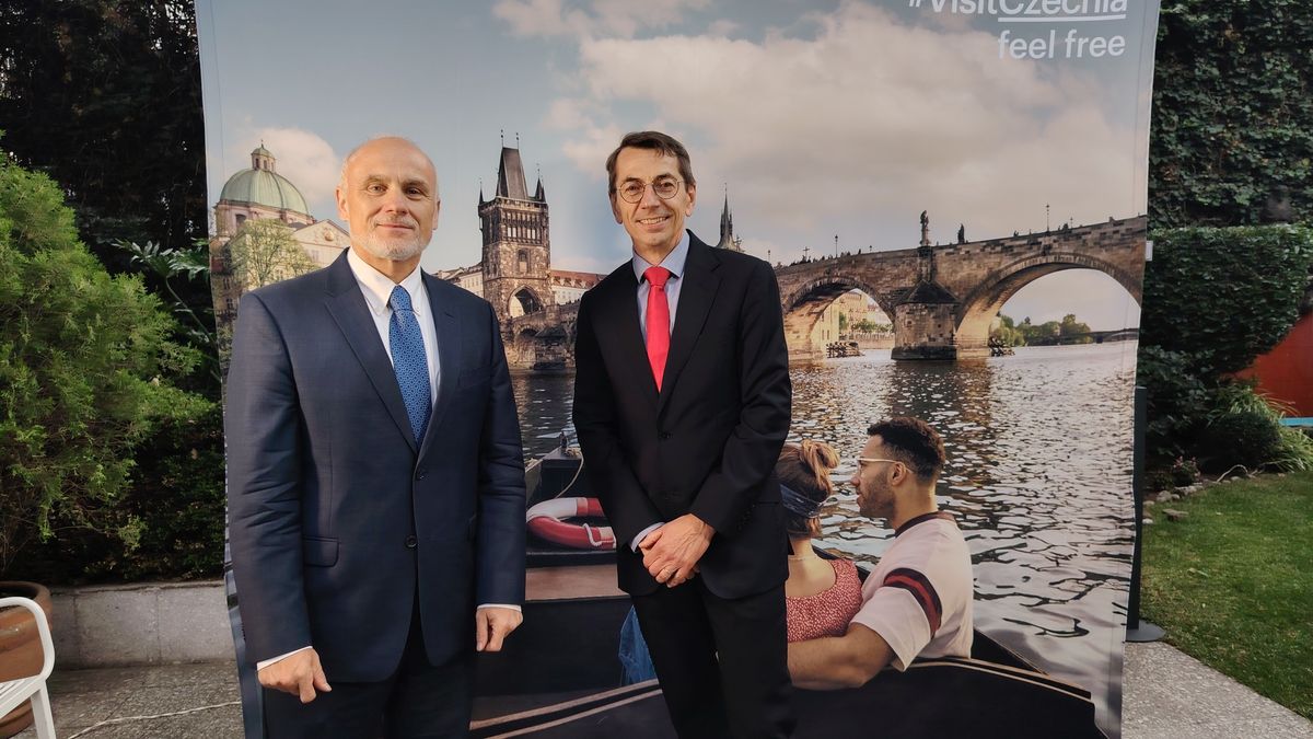 Tomáš Hart, Embajador de República Checa en México; y Petr Lutter, director para América Latina de Czech Tourism.