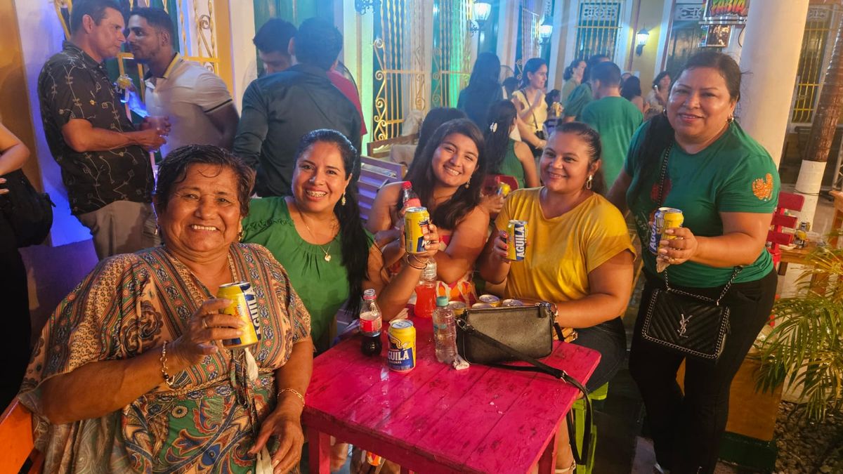 Agencias disfrutando del cierre de convención.
