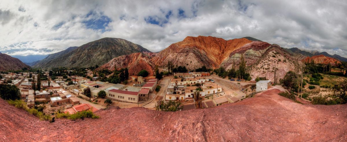 Purmamarca en la Quebrada de Humahuaca es una de las postales más típicas de Jujuy.