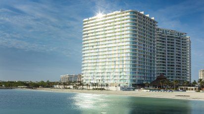 Fachada del SLS Cancún.