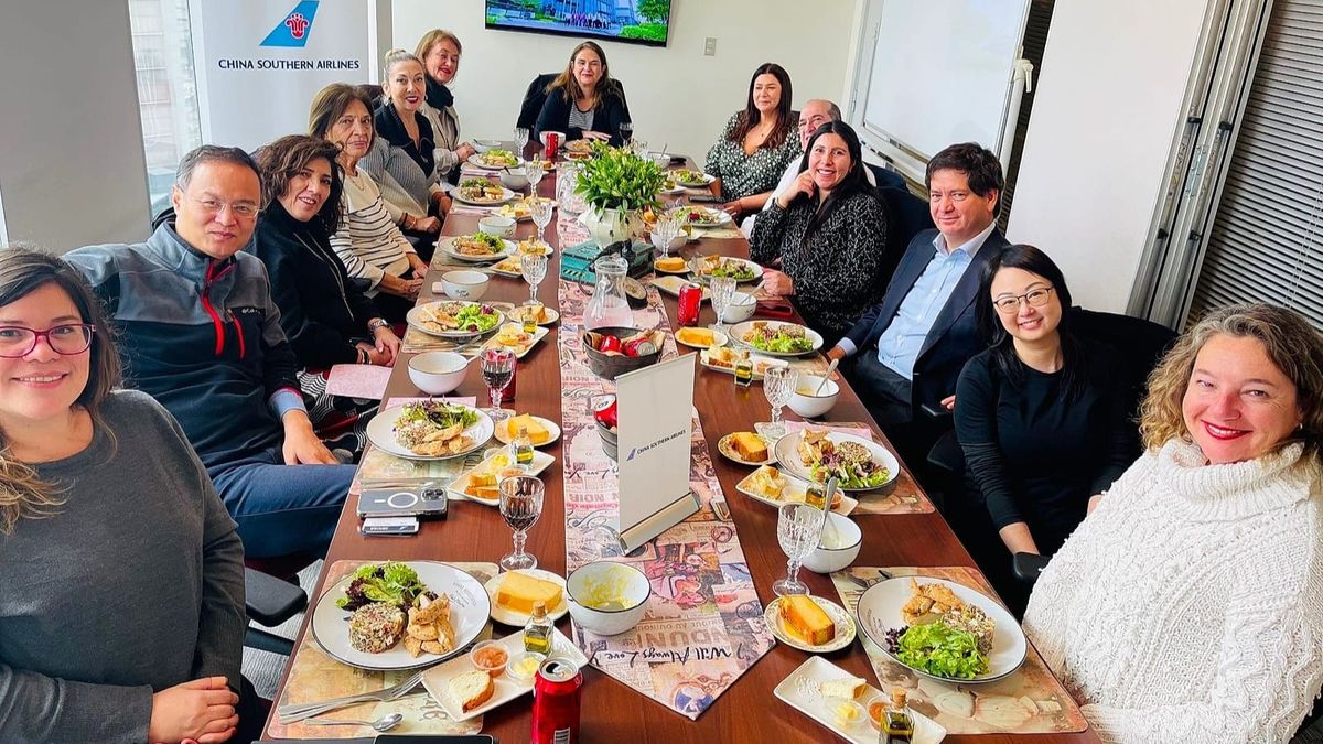 El almierzo de China Southern Airlines se realizó en las oficinas de Aviareps. 